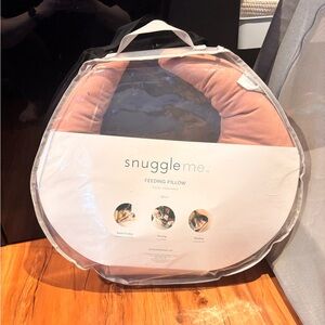 Snuggle Me Feeding Pillow in Gumdrop